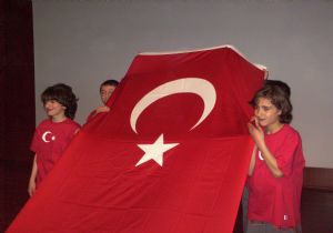 Ayakta alkışlandılar